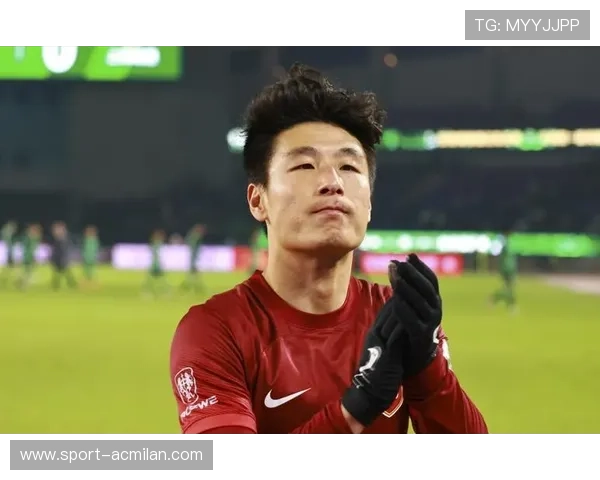 武磊高强度对抗下射门训练:突破极限,成就锋线传奇 武磊高强度对抗下射门训练:突破极限,成就锋线传奇