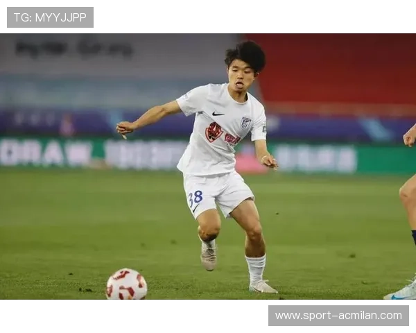 大连英博外线踢法越来越成熟,多次压制对方 大连英博外线踢法越来越成熟,多次压制对方