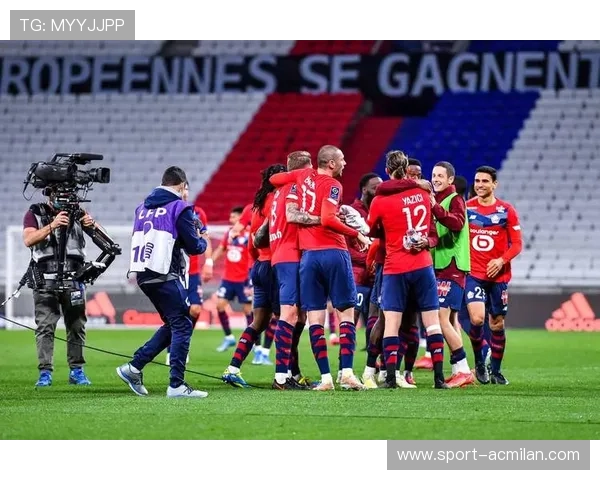 法甲里昂边路穿插致胜,比分被快速改写