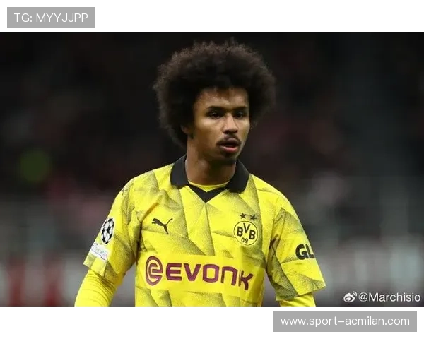 多特阿德耶米单刀一挑门将入网瞬间定格 多特阿德耶米单刀一挑门将入网瞬间定格